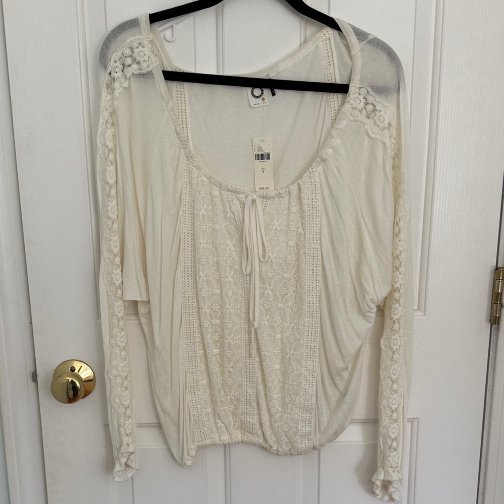 Women's Cream Lace-Trim Long Sleeve Scoop Neck Top